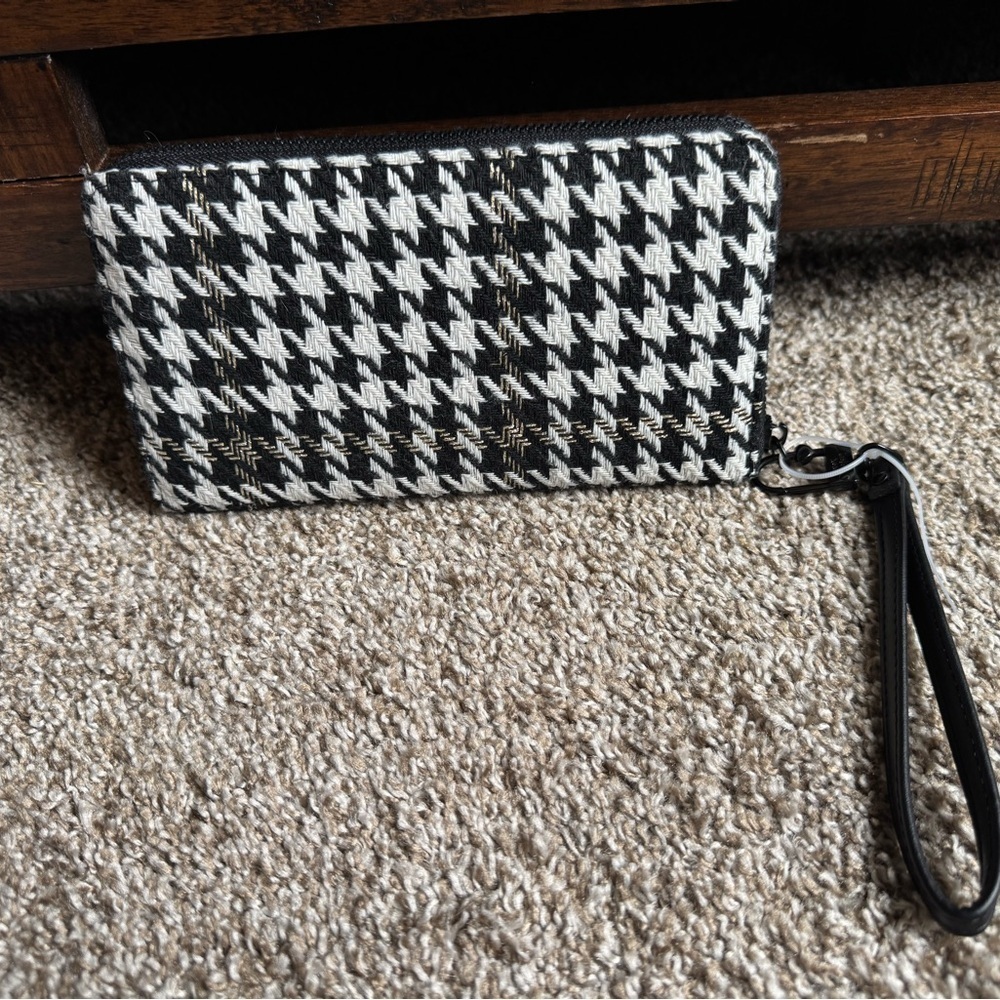 Betsey Johnson Black, White and Gold Tweed Houndstooth Wallet / Wristlet NWOT - Picture 2 of 7